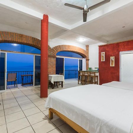 Traditional Sierra Leon Oceanfront Rooms - Adults Only Пуерто-Вальярта Екстер'єр фото