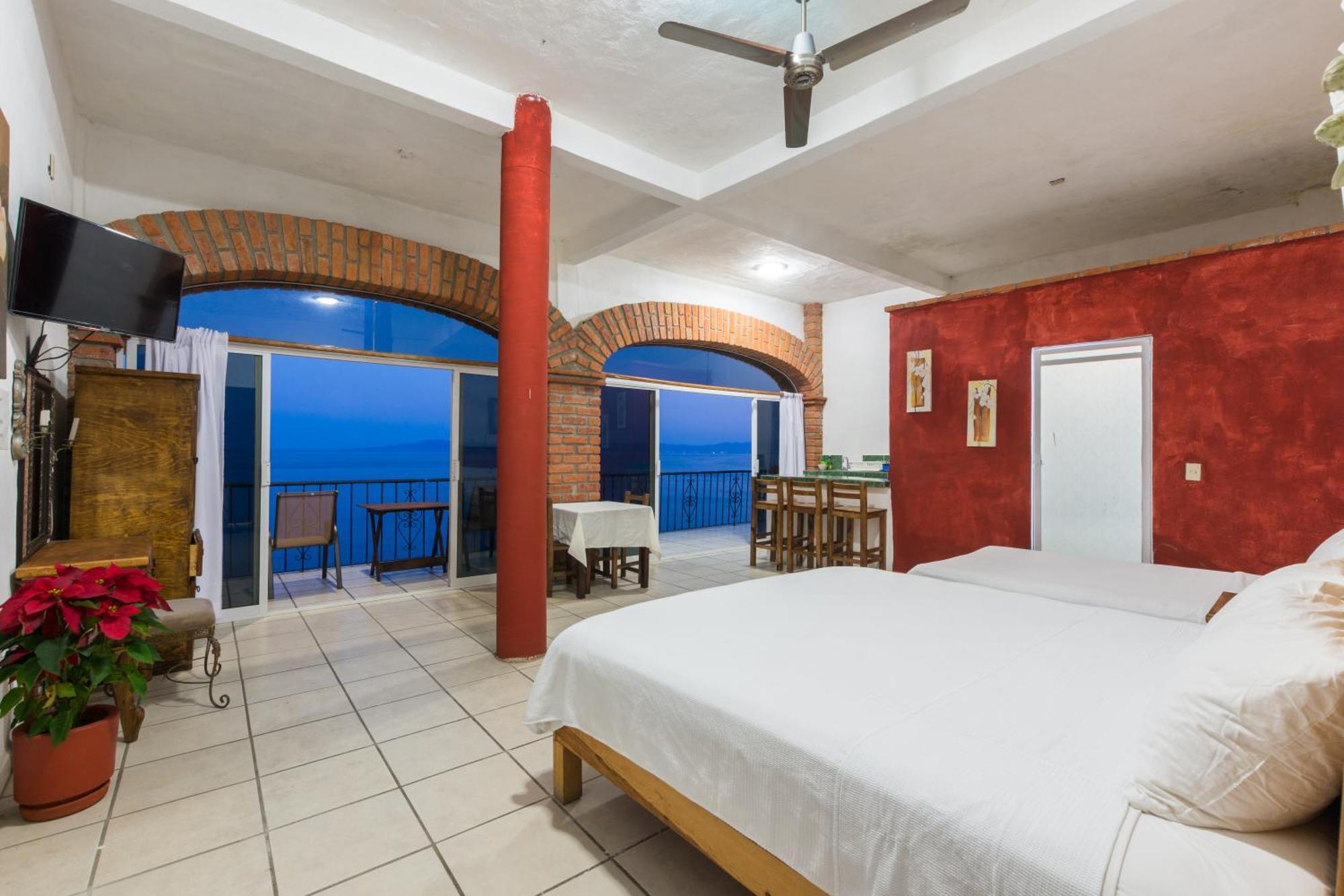 Traditional Sierra Leon Oceanfront Rooms - Adults Only Пуерто-Вальярта Екстер'єр фото