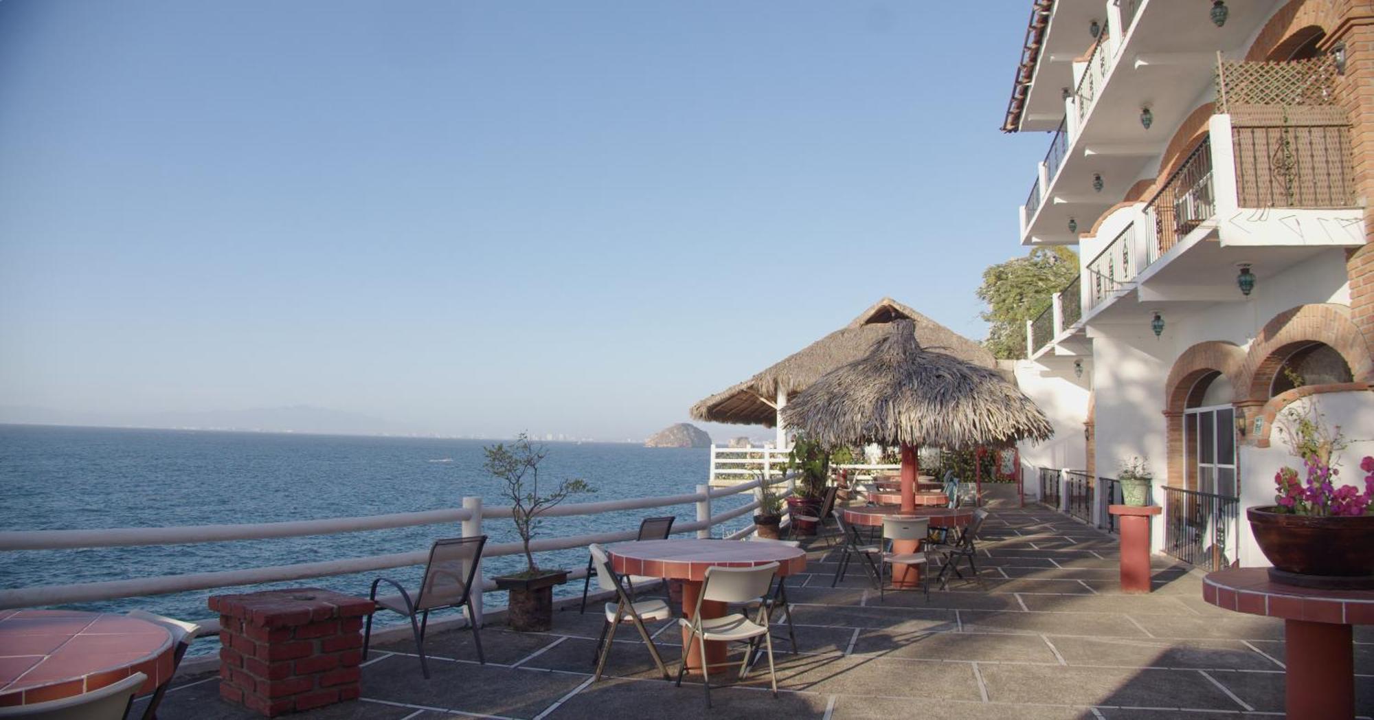 Traditional Sierra Leon Oceanfront Rooms - Adults Only Пуерто-Вальярта Екстер'єр фото