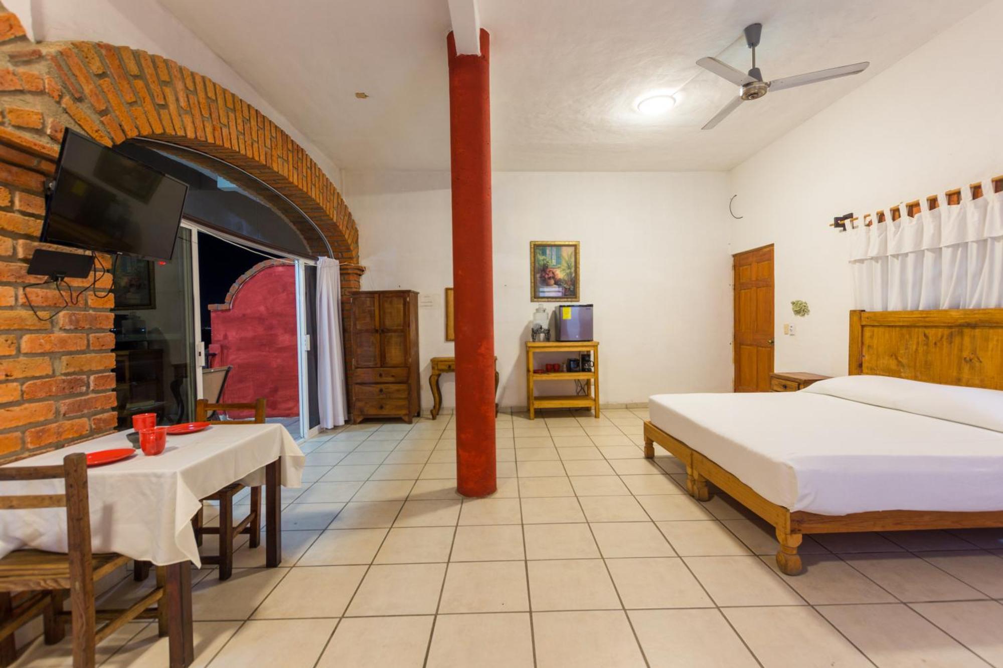 Traditional Sierra Leon Oceanfront Rooms - Adults Only Пуерто-Вальярта Екстер'єр фото