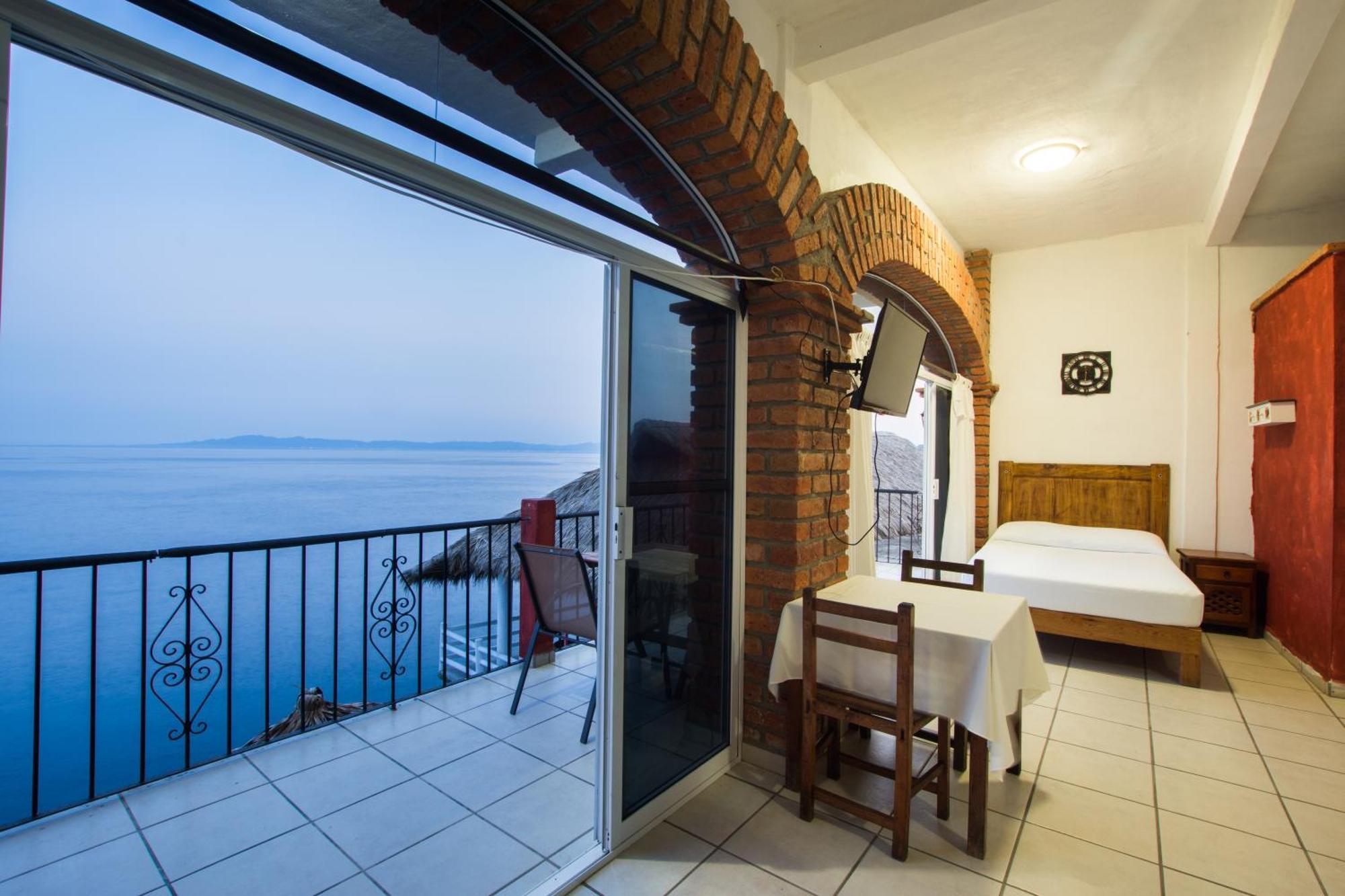 Traditional Sierra Leon Oceanfront Rooms - Adults Only Пуерто-Вальярта Екстер'єр фото