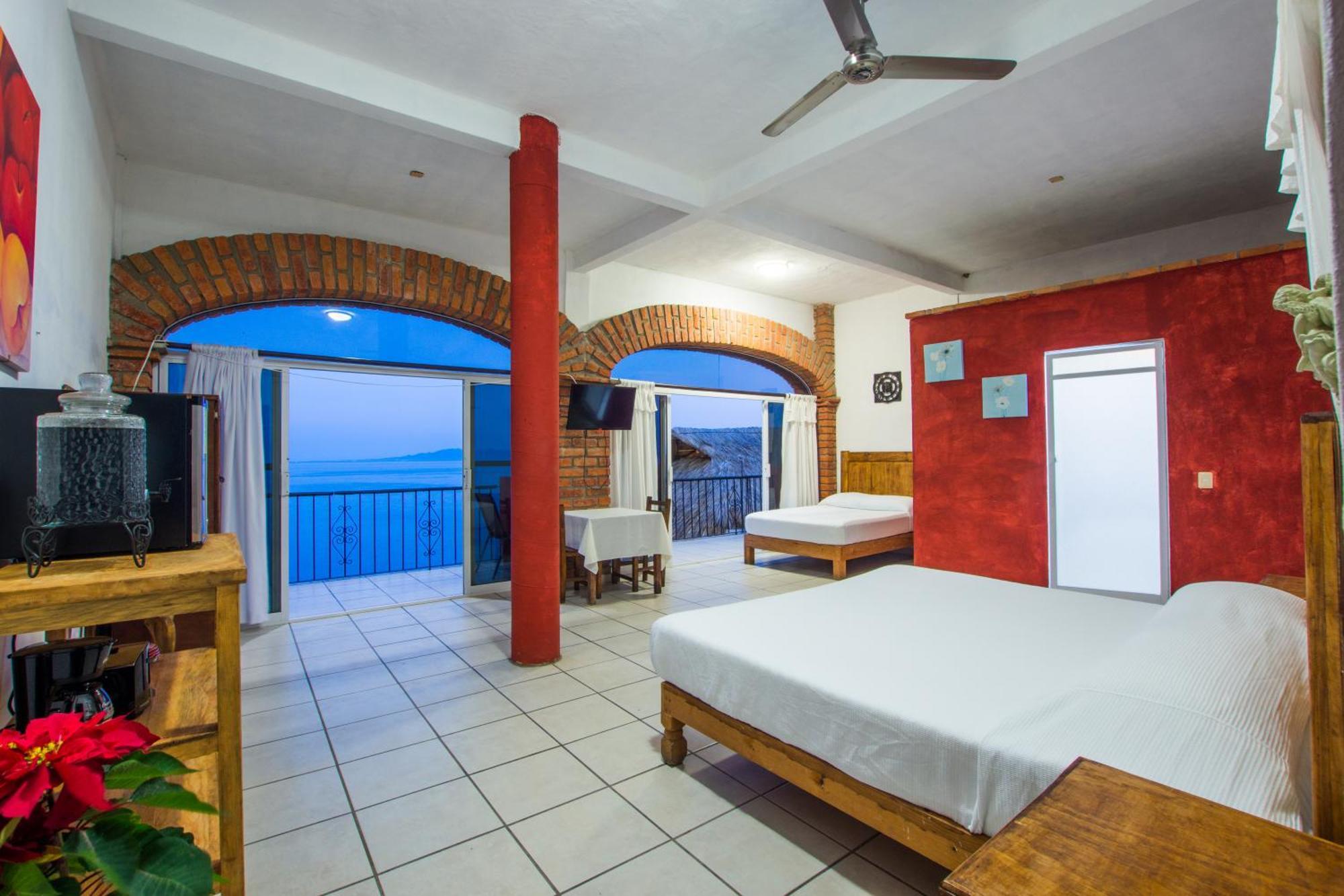 Traditional Sierra Leon Oceanfront Rooms - Adults Only Пуерто-Вальярта Екстер'єр фото