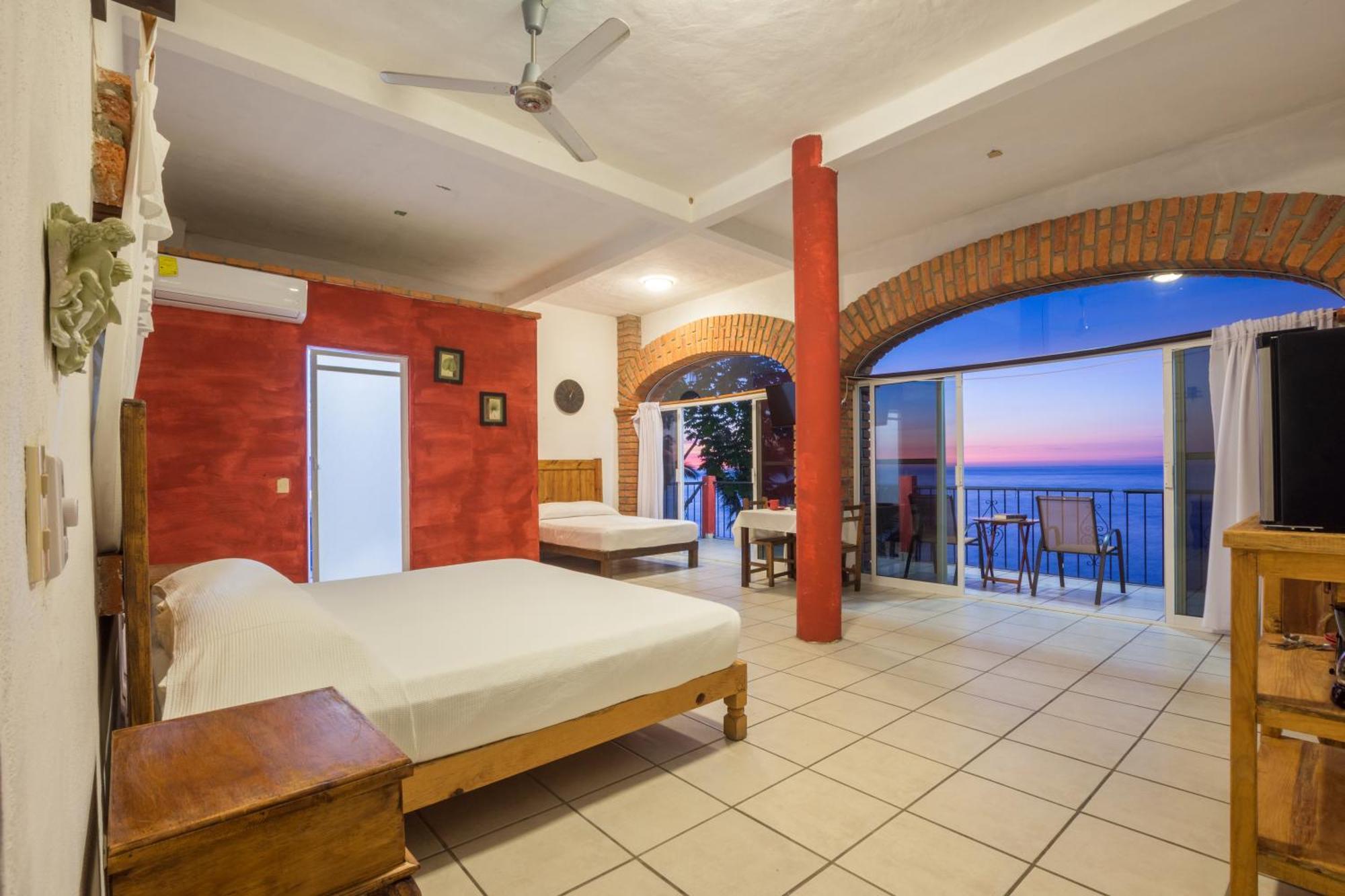 Traditional Sierra Leon Oceanfront Rooms - Adults Only Пуерто-Вальярта Екстер'єр фото