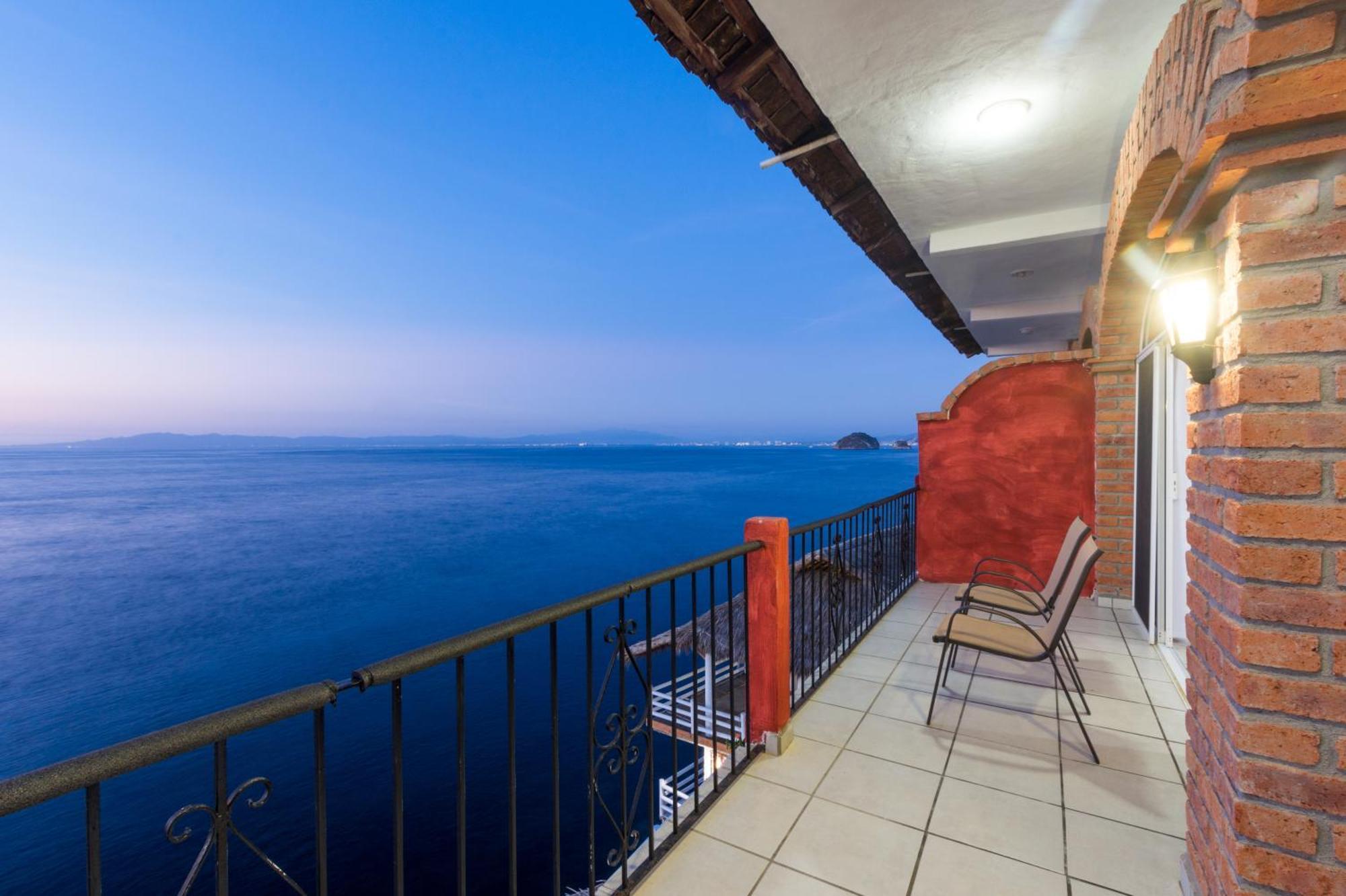 Traditional Sierra Leon Oceanfront Rooms - Adults Only Пуерто-Вальярта Екстер'єр фото