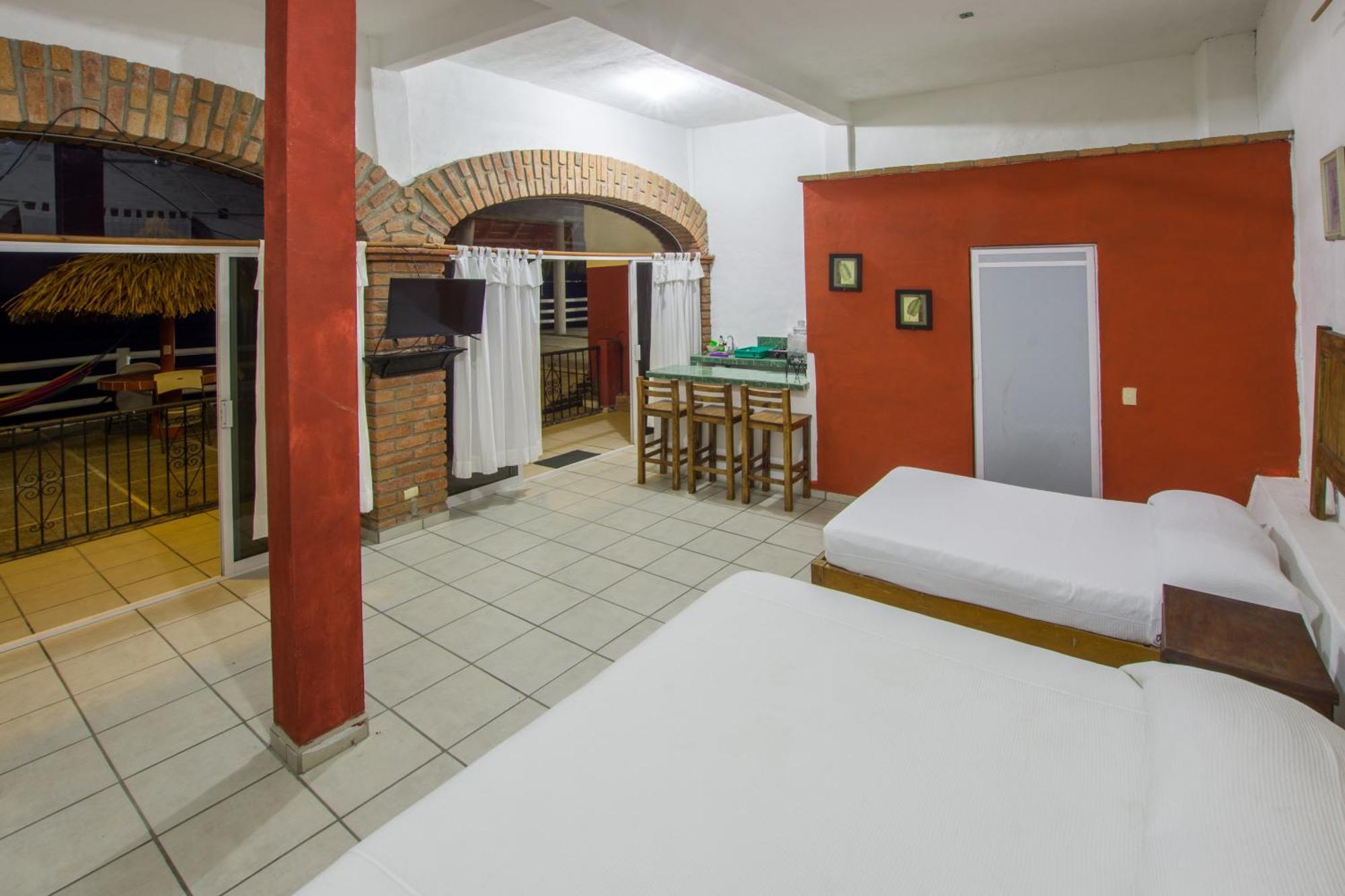 Traditional Sierra Leon Oceanfront Rooms - Adults Only Пуерто-Вальярта Екстер'єр фото