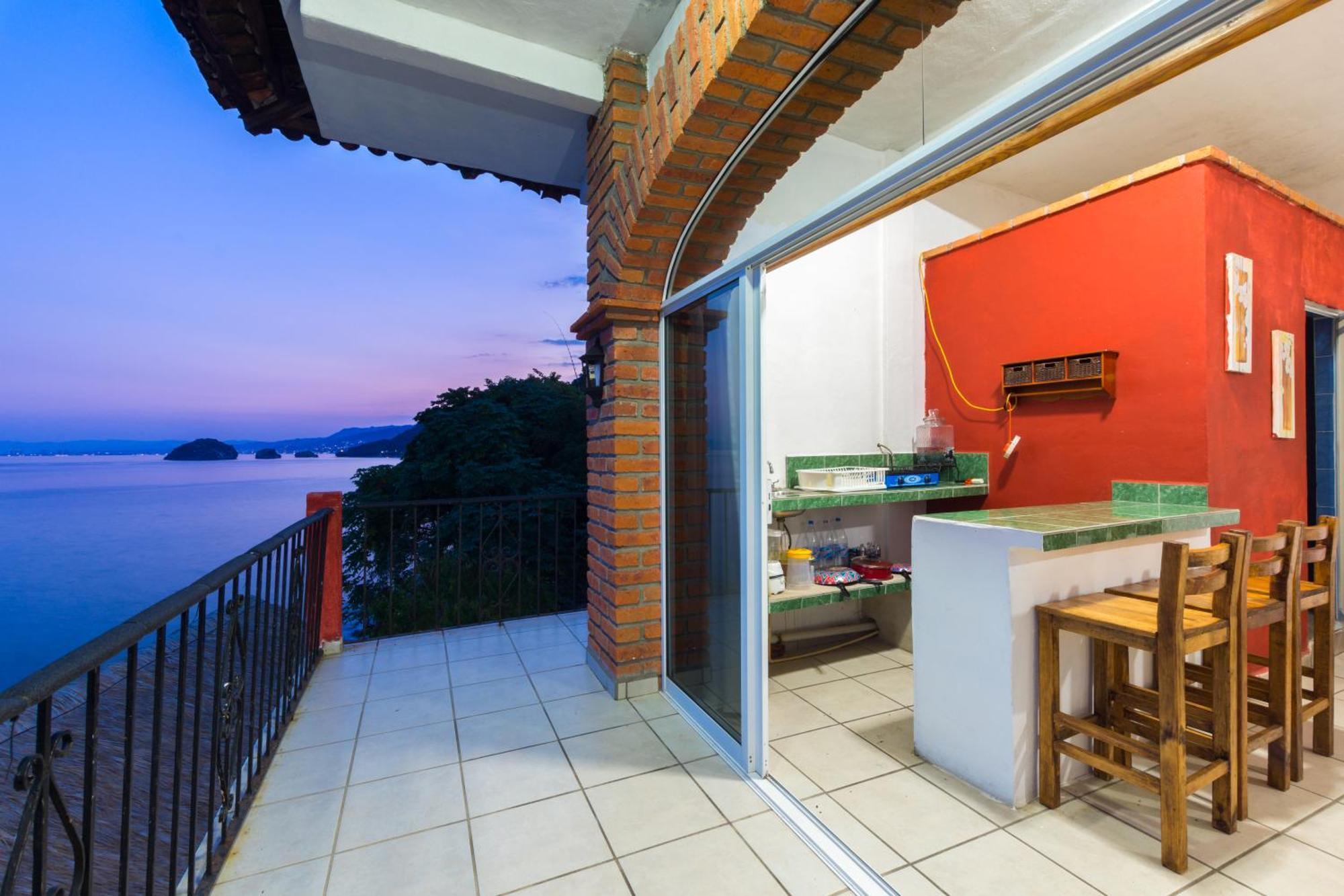 Traditional Sierra Leon Oceanfront Rooms - Adults Only Пуерто-Вальярта Екстер'єр фото