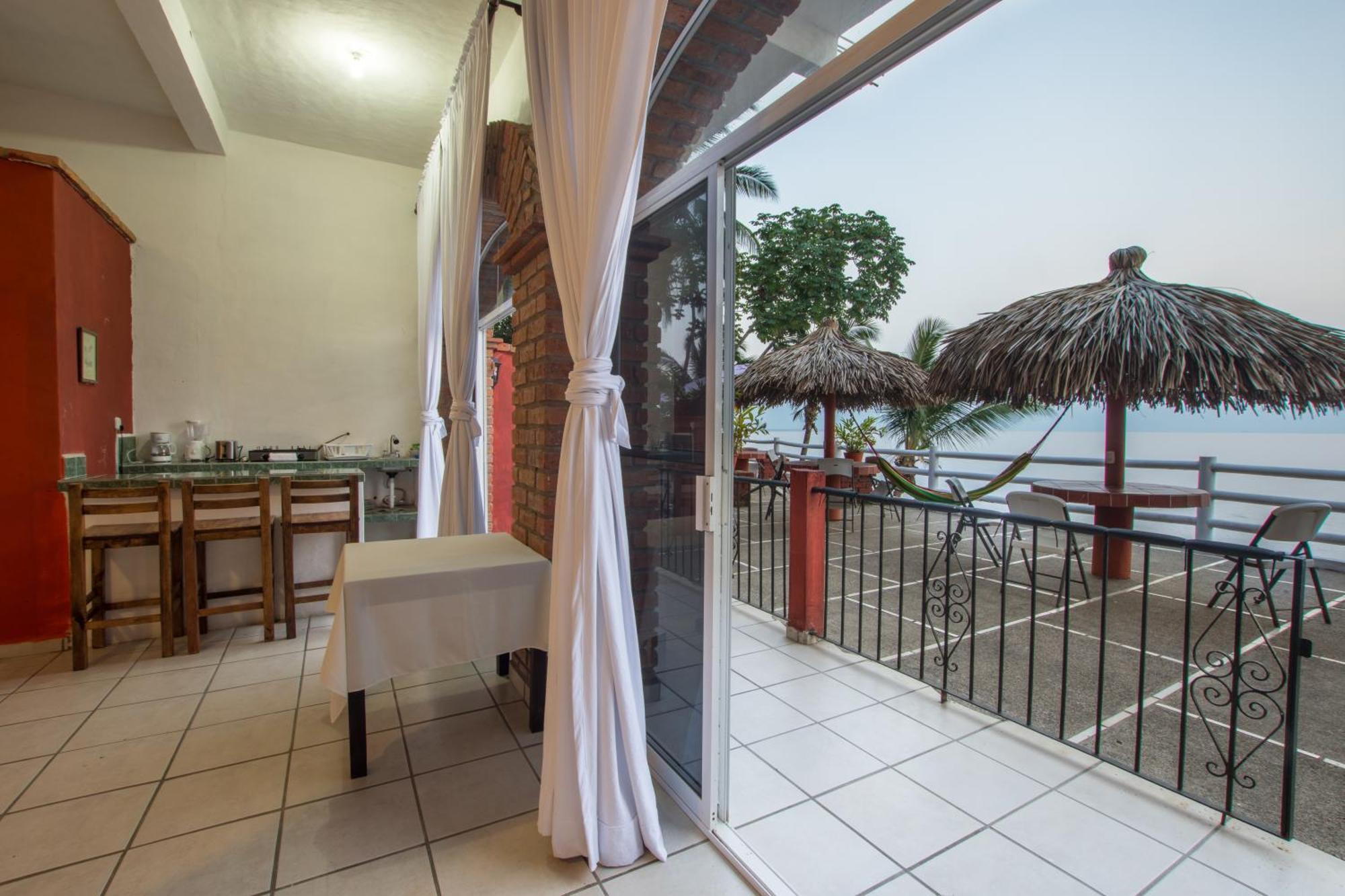 Traditional Sierra Leon Oceanfront Rooms - Adults Only Пуерто-Вальярта Екстер'єр фото