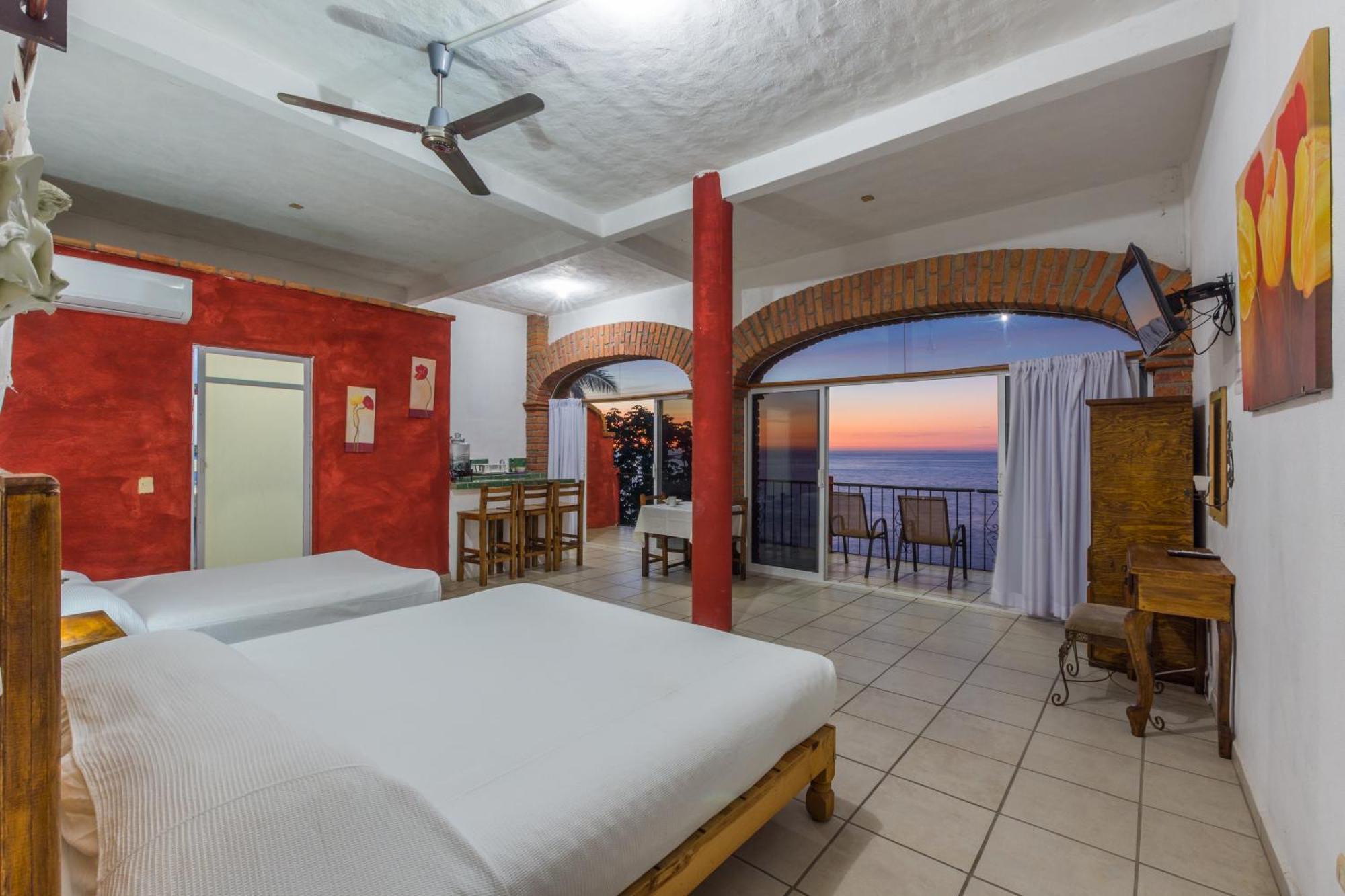Traditional Sierra Leon Oceanfront Rooms - Adults Only Пуерто-Вальярта Екстер'єр фото
