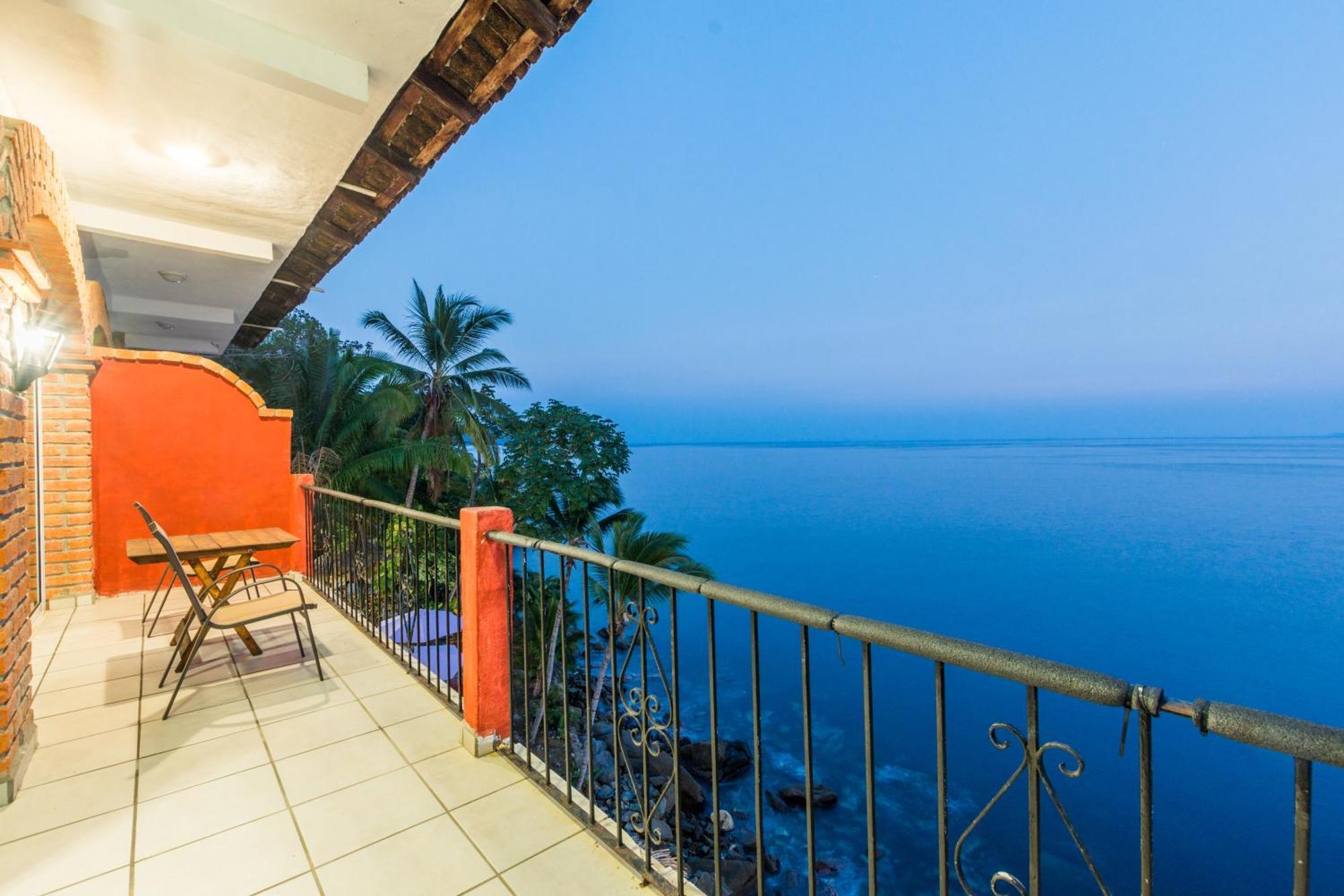 Traditional Sierra Leon Oceanfront Rooms - Adults Only Пуерто-Вальярта Екстер'єр фото