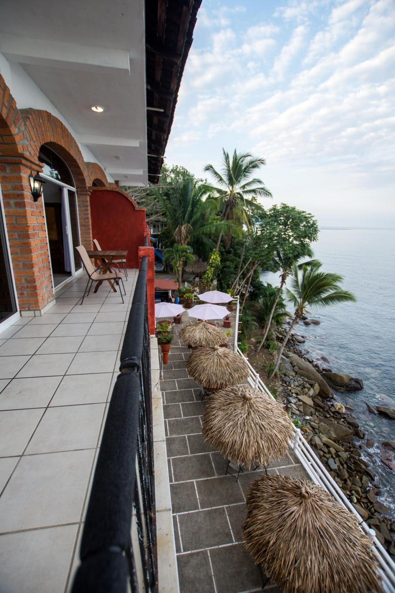 Traditional Sierra Leon Oceanfront Rooms - Adults Only Пуерто-Вальярта Екстер'єр фото
