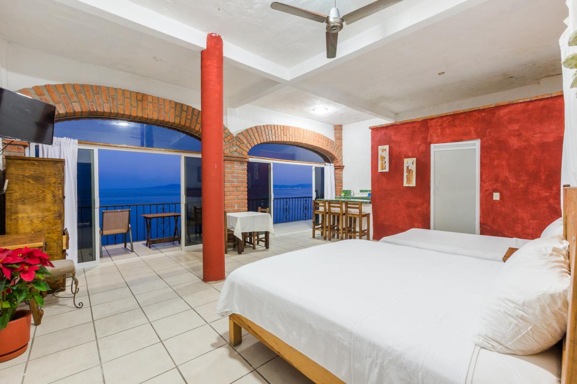 Traditional Sierra Leon Oceanfront Rooms - Adults Only Пуерто-Вальярта Екстер'єр фото